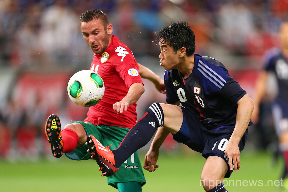 Армения болгария. Болгария футбол. Football 2013. Armenia Bulgaria 2013.