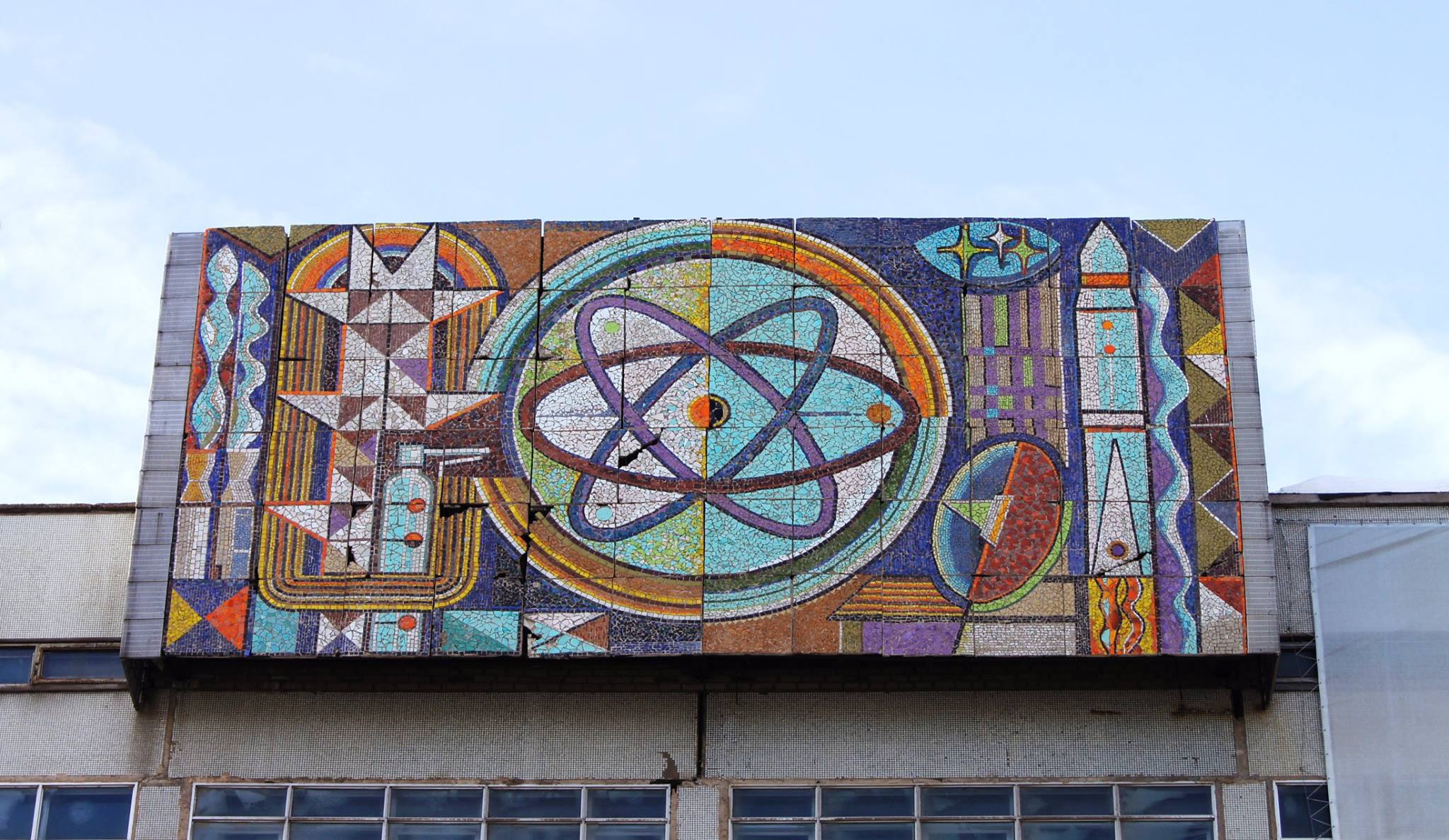 Советская монументальная мозаика атом