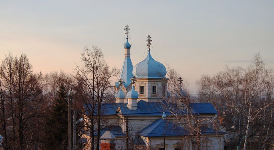 Крестовоздвиженский храм фиолетового